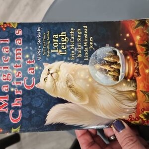 Magical Christmas Cat, The by Linda Winstead Jones Paperback Book (B-G)